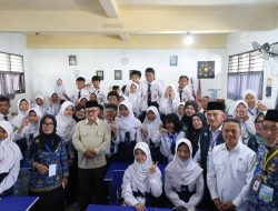 Wakil Wali Kota Bekasi Hadiri Peluncuran Program Digitalisasi Pembelajaran oleh Presiden Prabowo di SMPN 4 Kota Bekasi