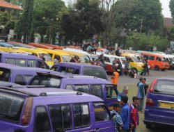 Kadis DPMPTSP Kab Garut Berangkat Kerja Naik Angkot, Patuhi Aturan Penggunaan Angkutan Umum bagi ASN  