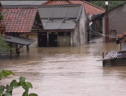 Luapan Kali Ulu di Cikarang Utara Merendam Pemukiman Warga Hingga 1,5 meter