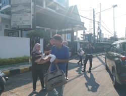 Tebar Kebaikan Kejari Kota Bekasi Bagikan 100 Takjil Gratis Setiap Hari untuk Warga