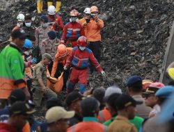 Tragis Sudah Lima Korban Tewas Tragedi Longsor Gunung Sampah TPST Bantargebang 