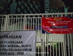 Spanduk Perlawanan Praktik Ijon Proyek di Bekasi Terpampang di Pintu Gerbang Komplek Pemkab Bekasi