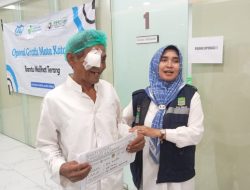 Dinas Kesehatan Kabupaten Bekasi bekerja sama dengan RS Karya Medika 2 dan Tim Penggerak PKK Gelar Giat Sosial Operasi Katarak Gratis