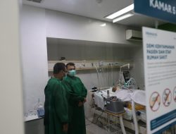 Wakil Walikota Harris Bobihoe Kembali Jenguk Korban Ledakan Cimuning Minta Tim Dokter untuk Lakukan Perawatan Terbaik 