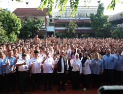 Wakil Wali Kota Bekasi Dampingi Menko Pangan Sosialisasikan Program MBG dan Tinjau Pasar Murah