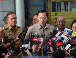 Tri Adhianto Sambut AHY di Stasiun Bekasi, Pastikan Evakuasi Kereta Tuntas dan Layanan Segera Normal