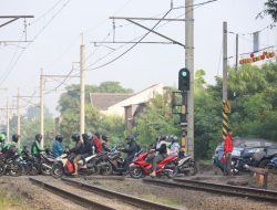Tinjau Perlintasan Kereta Bulak Kapal, Wali Kota Siapkan Sistem Peringatan Dini untuk Tekan Kecelakaan