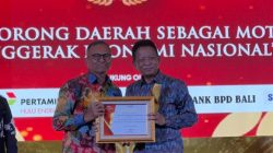 Wali Kota Bekasi, Tri Adhianto Raih Penghargaan Nasional sebagai Pendorong Pertumbuhan Ekonomi Kota dari Disway National Network
