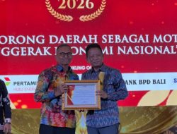 Wali Kota Bekasi, Tri Adhianto Raih Penghargaan Nasional sebagai Pendorong Pertumbuhan Ekonomi Kota dari Disway National Network
