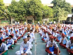 Wali Kota Bekasi Tinjau Hari Pertama Sekolah di SMPN 12 Kota Bekasi, Pastikan MPLS Berjalan Optimal