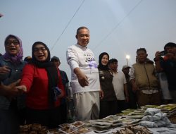 Tinjau Pasar Tumpah di Rooftop Pasar Baru, Tri Adhianto: Fasilitas Kanopi, Eskalator hingga Lift Barang Disiapkan Bertahap