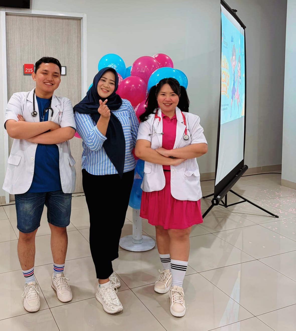 Dirut RS Mitra Keluarga Grand Wisata Bekasi dr. Febby Puspitasari, MARS bersama Maskot Little Stars Club Lila dan Lilo