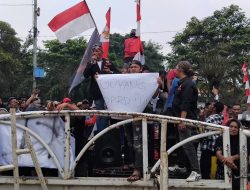 Paguyuban PKL Jalan Moh Yamin dan Djuanda Kota Bekasi Demo di DPRD, Tak Tolak Penataan Tapi Tuntut Tempat Relokasi yang Layak